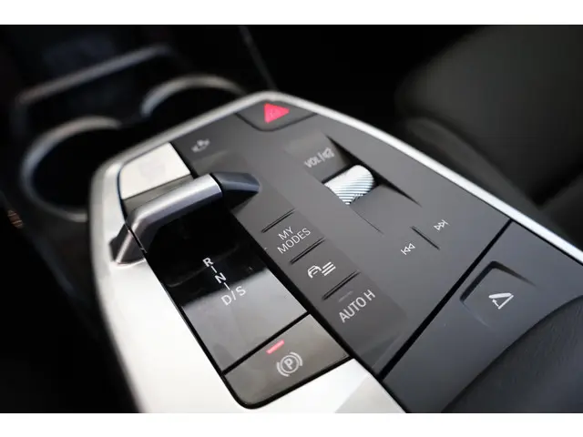 BMW X1 xDrive25e 2025 Hybride Benzine 23