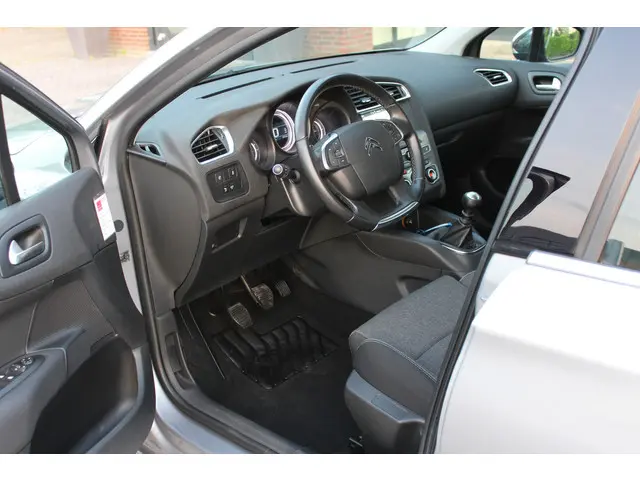 Citroën C4 1.2 PureTech 130 PK 2016 Benzine 10