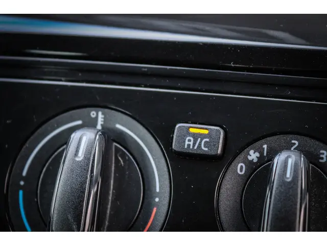 Volkswagen up! 1.0 move up! BlueMotion 2015 Benzine 7