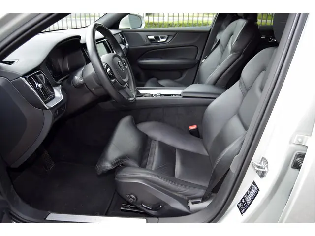 Volvo V60 2.0 T4 R-Design Automaat 2020 Benzine 16