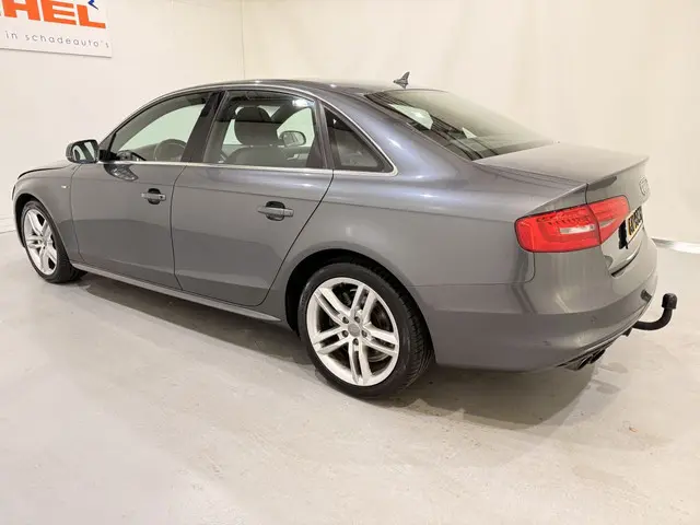 Audi A4 Sedan 1.8 TFSI S Edition Automaat 2015 Benzine 31