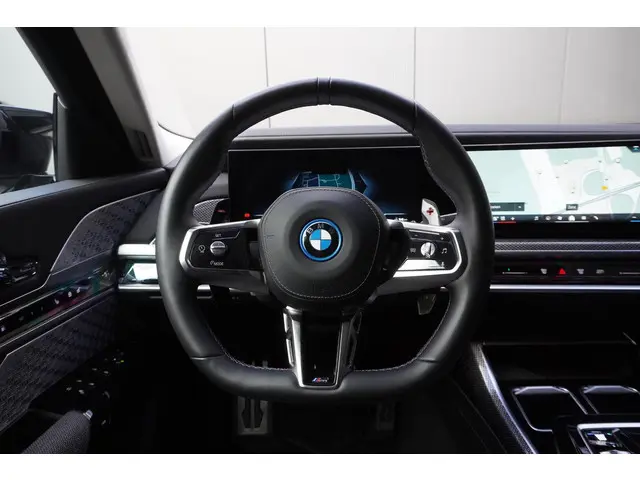 BMW 7 Serie M760e xDrive 2023 Hybride Benzine 7
