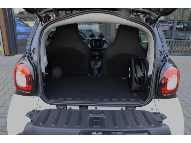 Smart Fortwo EQ Comfort PLUS 18 kWh 2019 Elektrisch 13