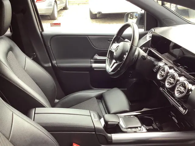Mercedes-Benz B-Klasse 180 Premium 2020 Benzine 19