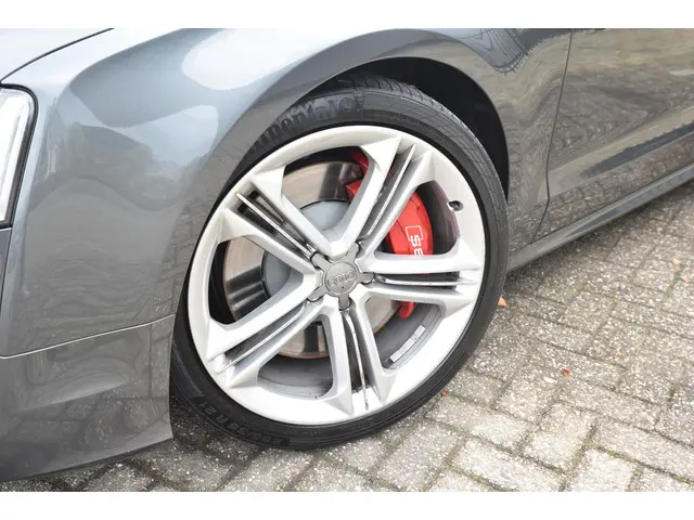 Audi A8 4.0 TFSI S8 quattro Pro Line+ 2013 Benzine 7
