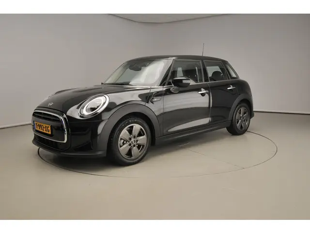 MINI 5-Deurs Cooper 2023 Benzine 40