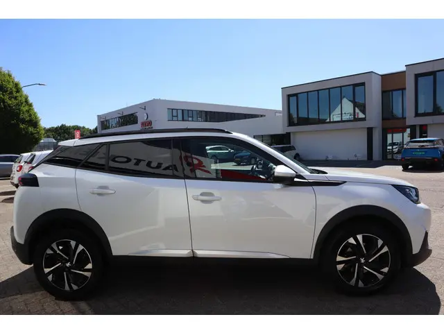 Peugeot 2008 1.2 130PK ALLURE PACK 2021 Benzine 3