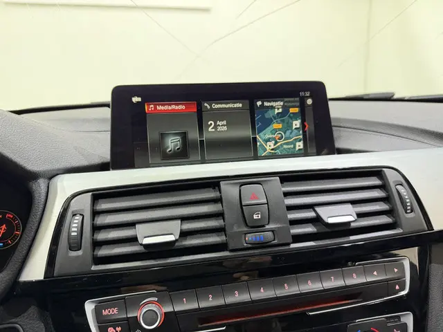 BMW 3 Serie Touring 318i M Sport Aut8 2019 Benzine 11