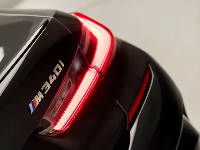 BMW 3 Serie M340i xDrive High Executive 2021 Benzine 38