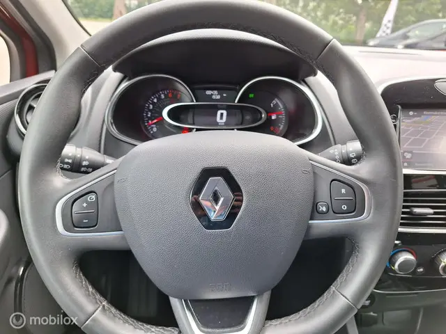 Renault Clio ESTATE 0.9 TCe LIMITED 2018 Benzine 18