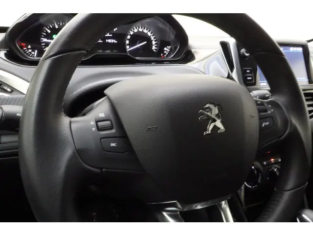 Peugeot 2008 1.2 PureTech Signature 2019 Benzine 24