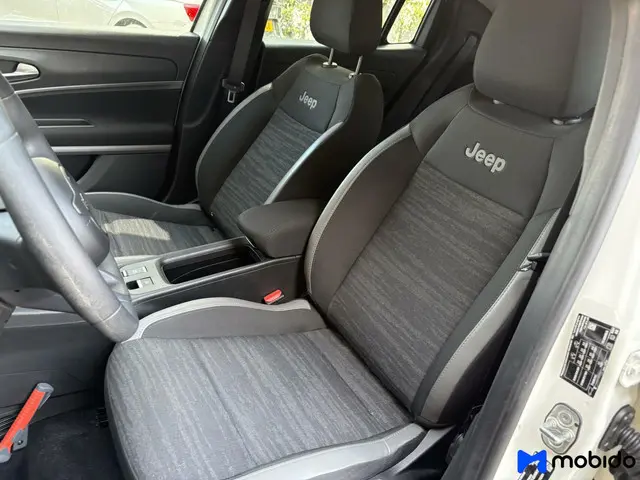 Jeep Avenger Summit 54 kWh 2024 Elektrisch 16