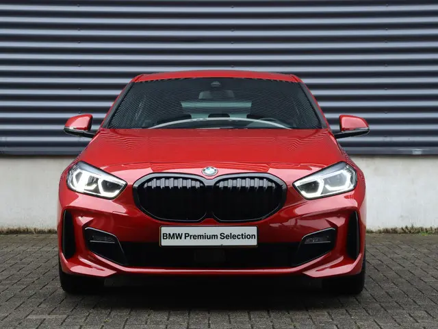 BMW 1 Serie 5-deurs 118i 2023 Benzine 3