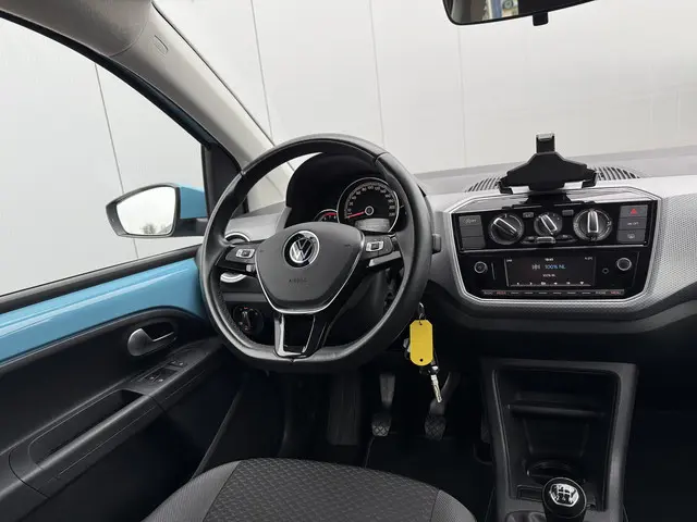 Volkswagen up! 1.0 Active 65pk | Cruise | Camera 2023 Benzine 8