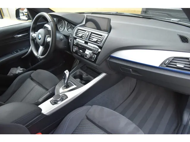 BMW 1 Serie 118i Executive 2017 Benzine 26