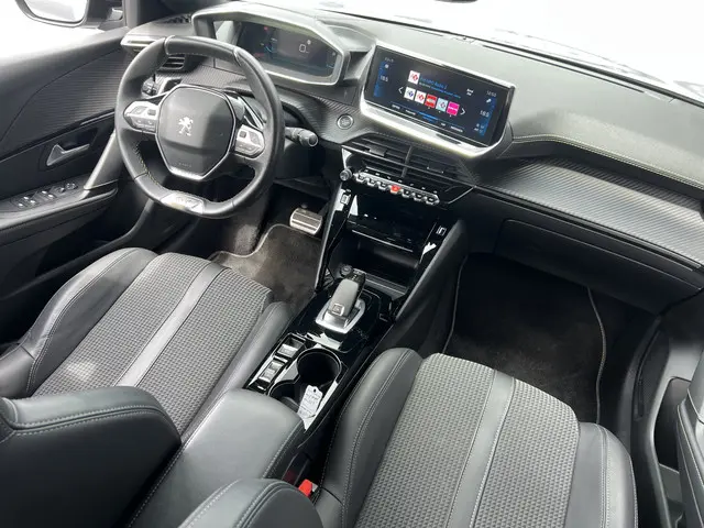 Peugeot 208 1.2 PureTech GT-Line 2020 Benzine 17
