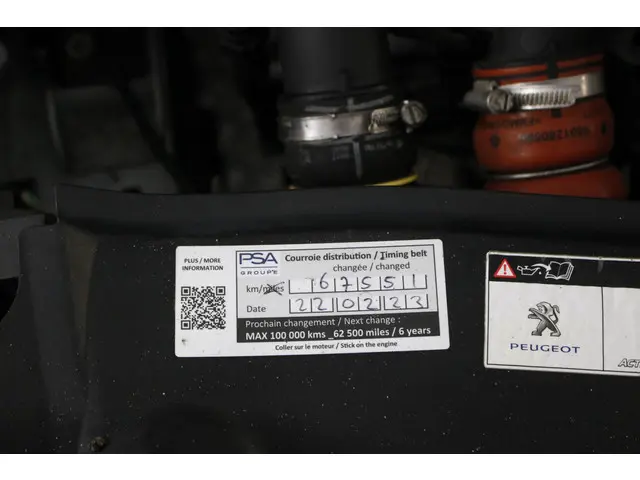 Peugeot 2008 1.2 PureTech Allure 110 PK. 2017 Benzine 37