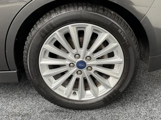 Ford C-MAX 1.5 Titanium 2017 Benzine 19