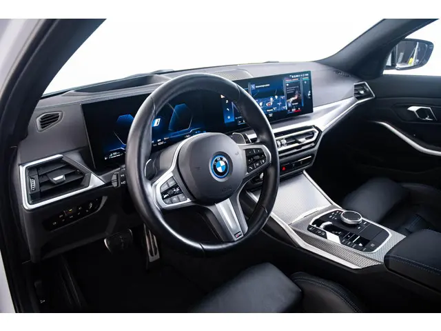 BMW 3 Serie Touring 330e xDrive 2023 Hybride Benzine 24