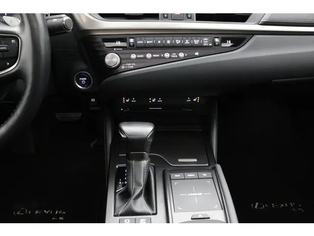 Lexus ES 300h Preference Line 2021 Hybride Benzine 7