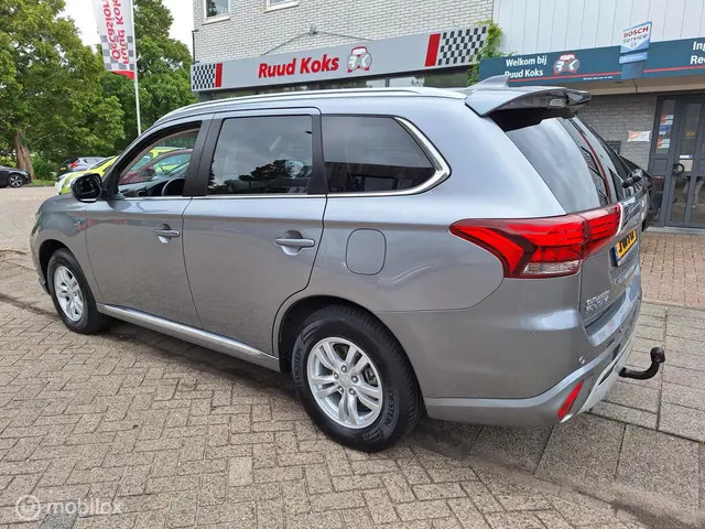 Mitsubishi Outlander 2.4 PHEV PURE 2020 Hybride Benzine 7