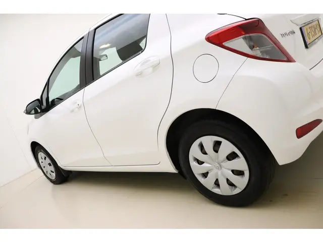 Toyota Yaris 1.0 VVT-i Now 2014 Benzine 15