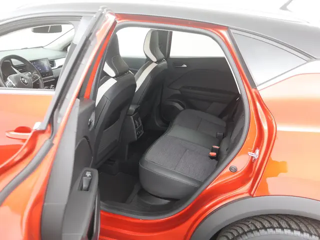 Renault Captur 1.3 TCe 140PK Intens AUTOM. 2021 Benzine 25