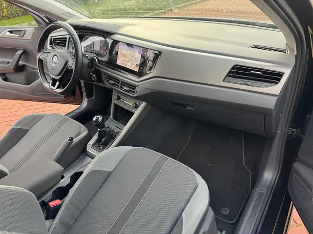 Volkswagen Polo 1.0 TSI Beats 2018 Benzine 22