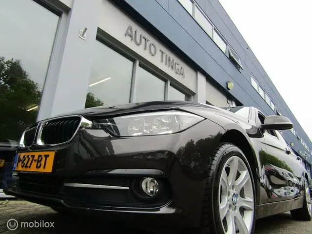 BMW 3 Serie 318i Lu.L Exec 2017 Benzine 19