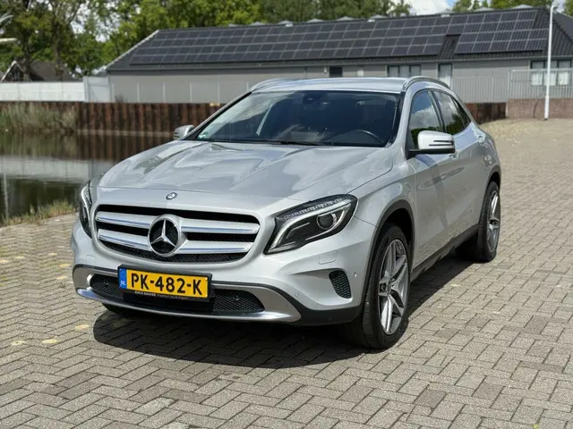 Mercedes-Benz GLA 200 Prestige 2016 Benzine 10