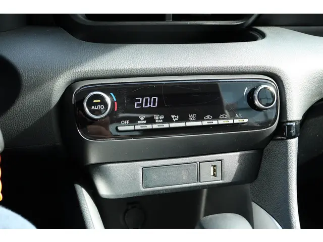 Toyota Yaris 1.5 Hybrid Active 2022 Hybride Benzine 19
