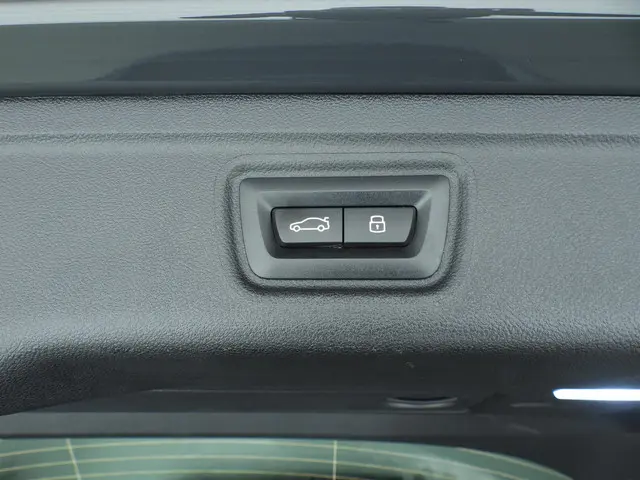 BMW 3 Serie Touring 330e 2024 Hybride Benzine 30