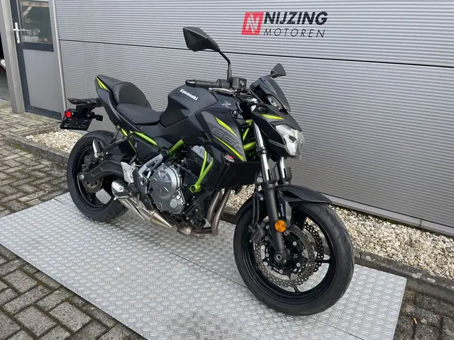 Kawasaki Z650 2