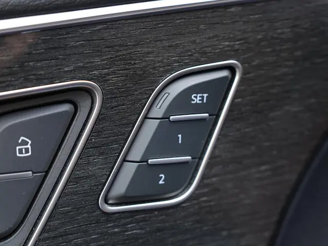 Audi Q8 55 TFSI e quattro S-Line 2023 Hybride Benzine 26