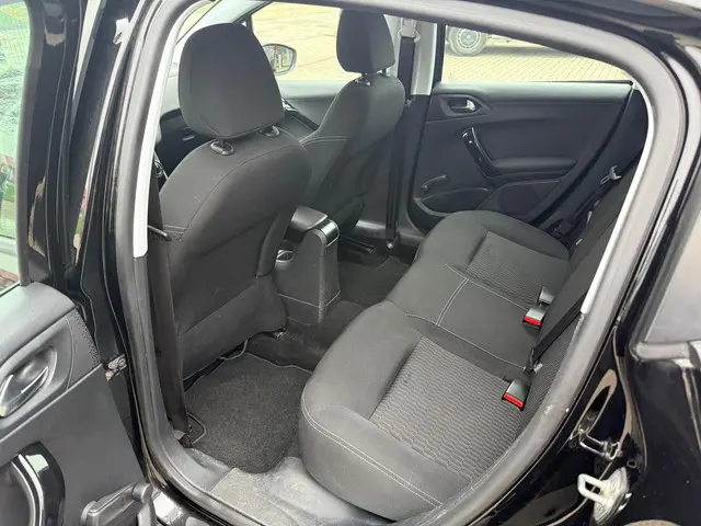 Peugeot 208 1.2 PureTech Blue Lease 2016 Benzine 13