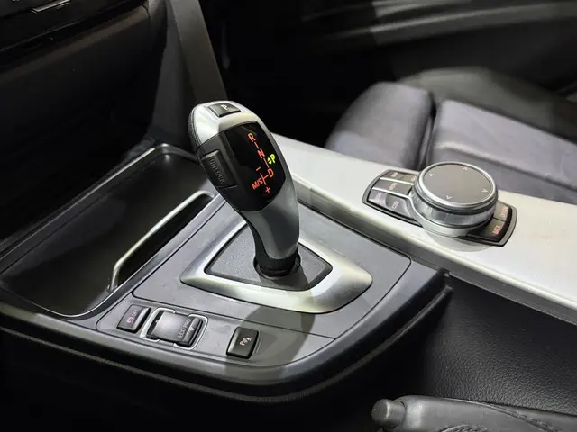 BMW 3 Serie Touring 318i M Sport Aut8 2019 Benzine 10