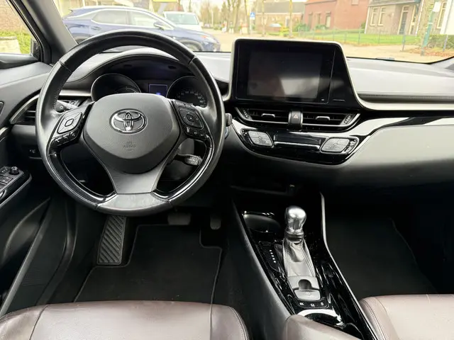 Toyota C-HR 1.8 Hybrid Bi-tone 2018 Hybride Benzine 10