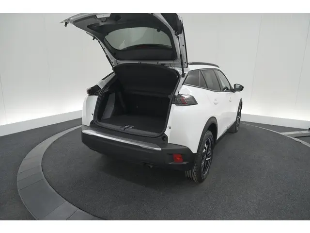 Peugeot 2008 PureTech 102 Allure Pack 2023 Benzine 57