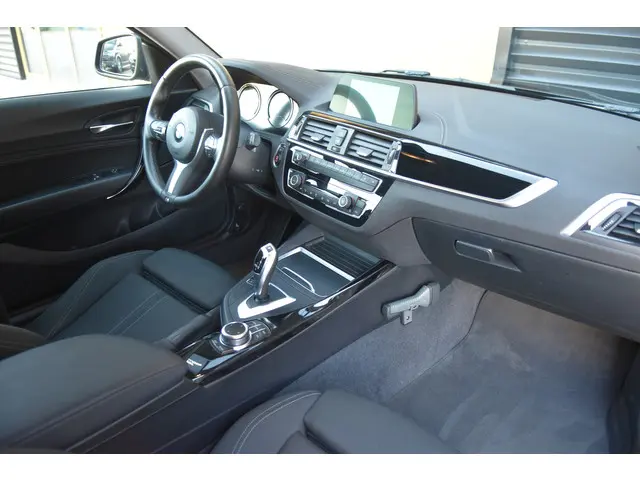 BMW 1 Serie 118i Executive 2018 Benzine 25