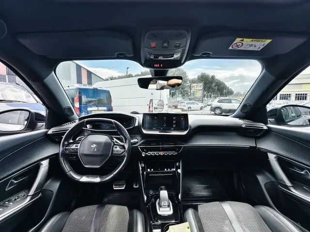Peugeot 2008 1.2 PureTech GT 2021 Benzine 9