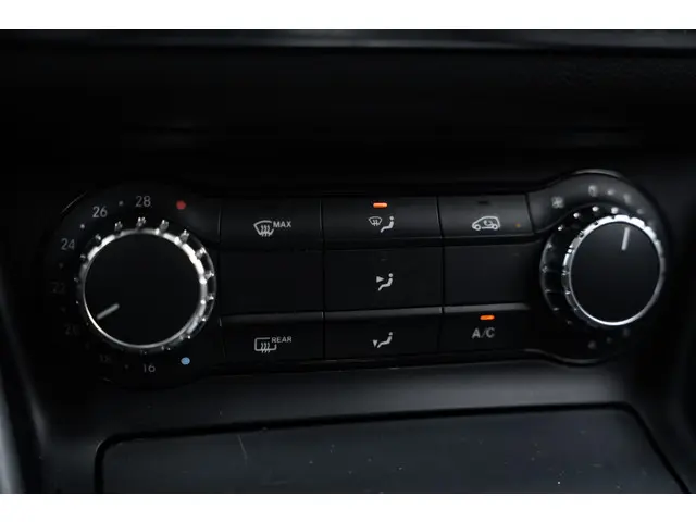 Mercedes-Benz CLA 180 AMG 2015 Benzine 27