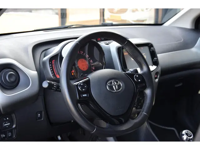 Toyota Aygo 1.0 VVT-i x-play 2016 Benzine 13