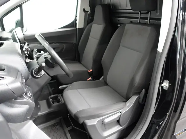 Opel Combo 130PK Automaat L1H1 2023 Diesel 2