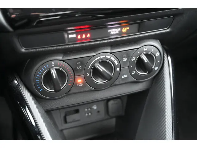 Mazda 2 SkyActiv-G 75 6MT Centre-Line 2024 Benzine 26