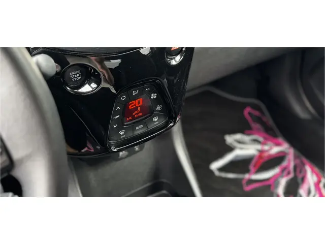 Peugeot 108 e-VTi 68 Allure 2016 Benzine 14