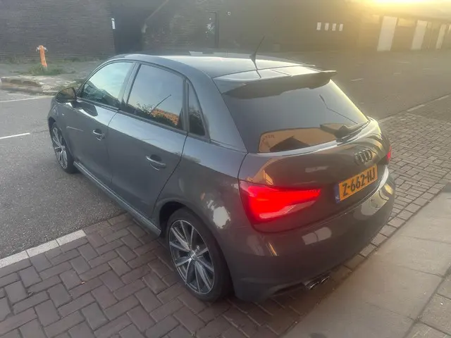 Audi A1 Sportback 1.4 TFSI Sport Pro Line S 2017 Benzine 6