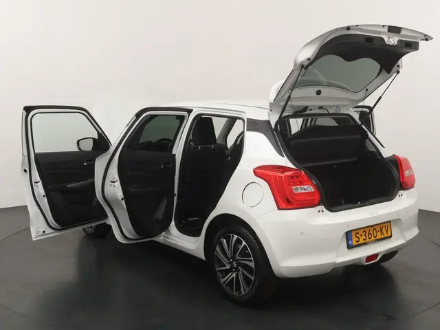 Suzuki Swift 1.2 Style Smart Hybrid 2023 Benzine 20