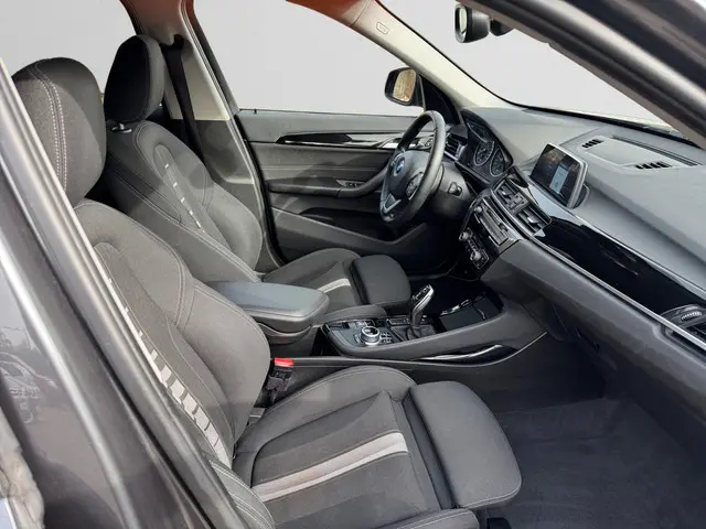 BMW X1 sDrive18i High Executive Aut- 2017 Benzine 3