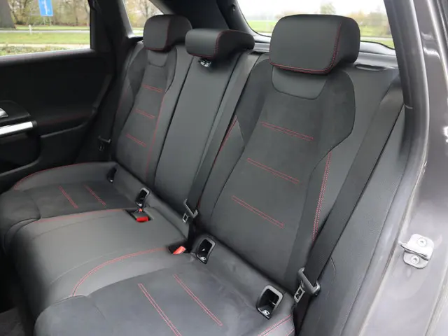 Mercedes-Benz B-Klasse 180 AMG Line 2025 Benzine 15