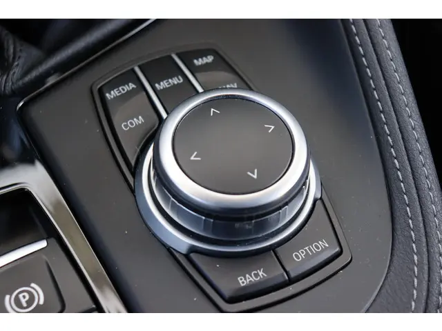 BMW X2 xDrive25e 2022 Hybride Benzine 24